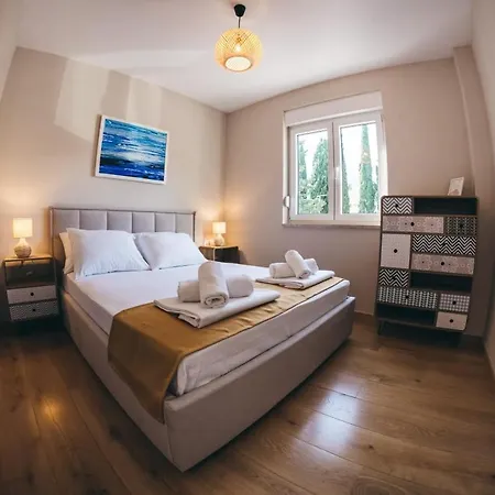 Sabbioncello Apartment *